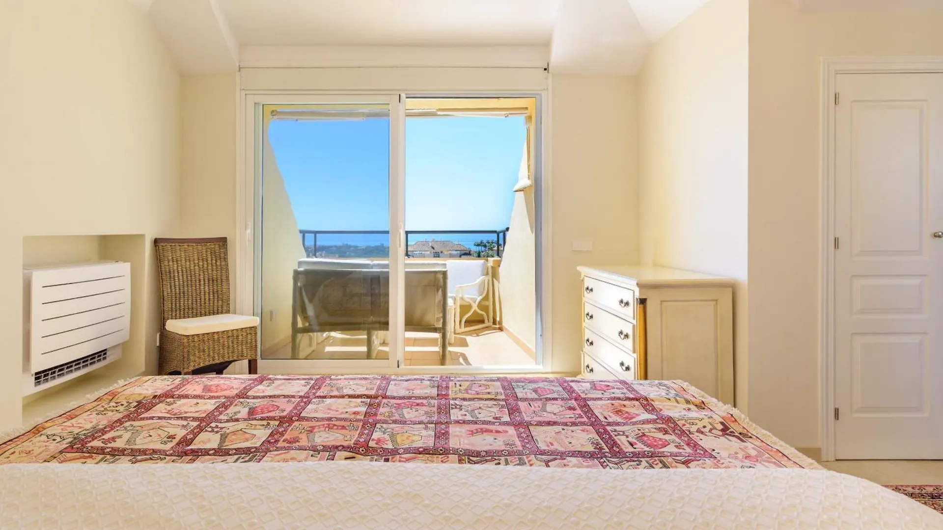 Elviria Hills Penthouse - Idyllic Golf & Sea View Oasis In Marbella Apartment